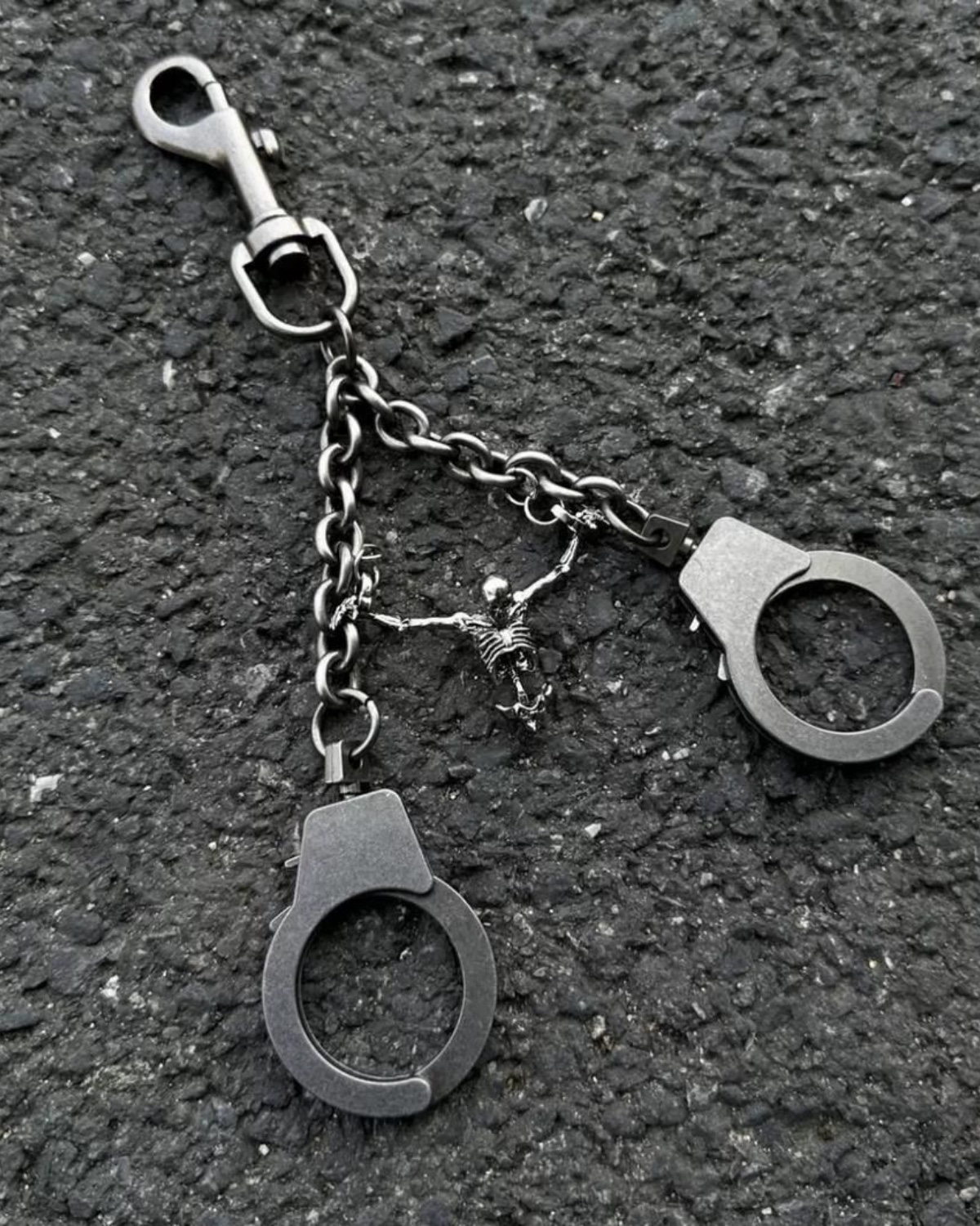 lc-1a8f007b59e4bcf60818075b0ee873ef.jpg LC handcuffs skeleton side chain - Image 1