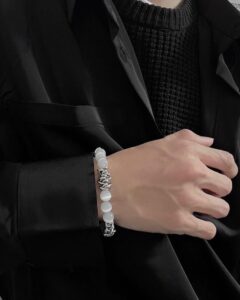 White beaded entangled bracelet - Image 3