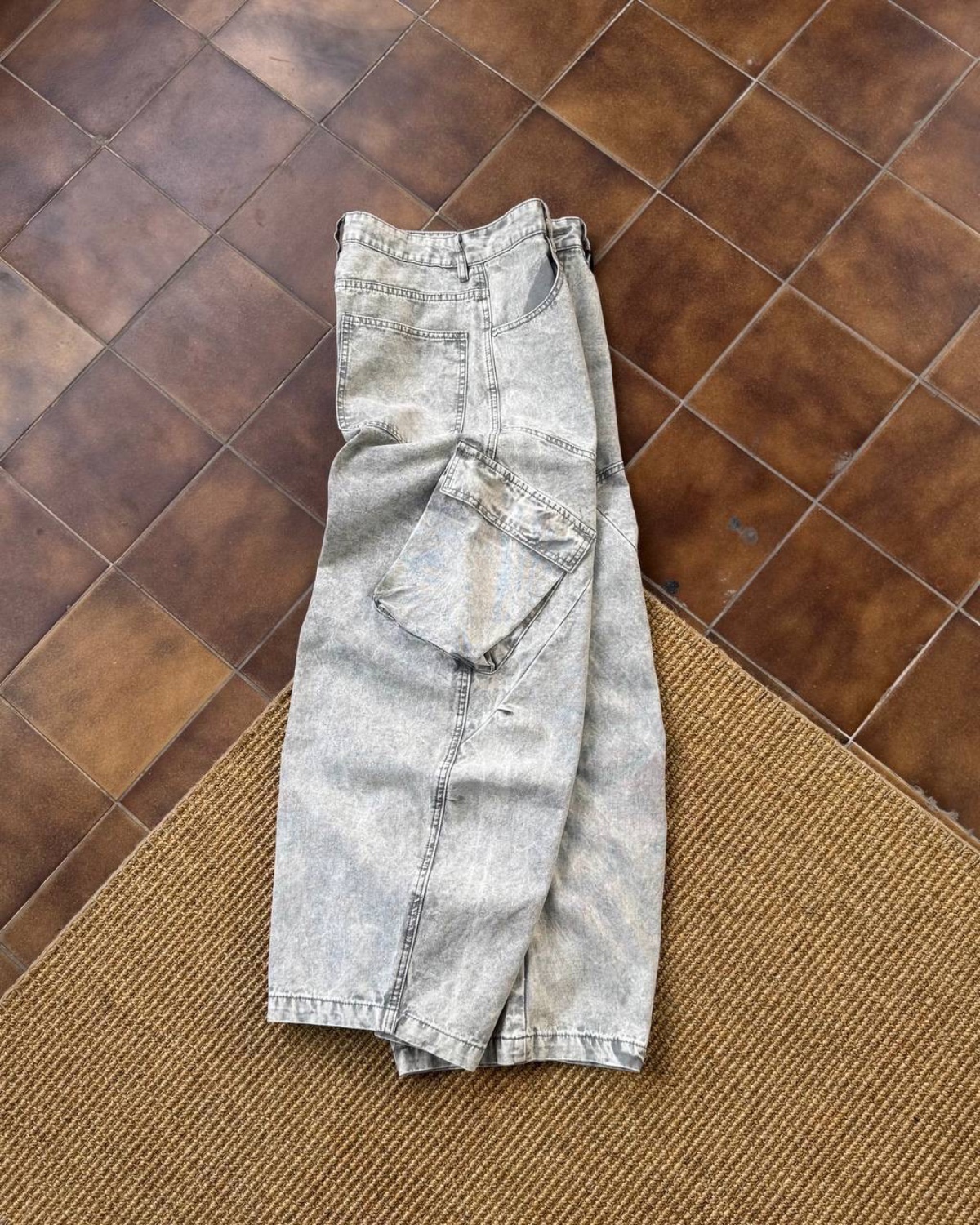 lc-22c18a3d1a4effcd54e4921e65acedf2.jpg Wonder Noah Retro Wide Leg Cargo Jeans - Image 1