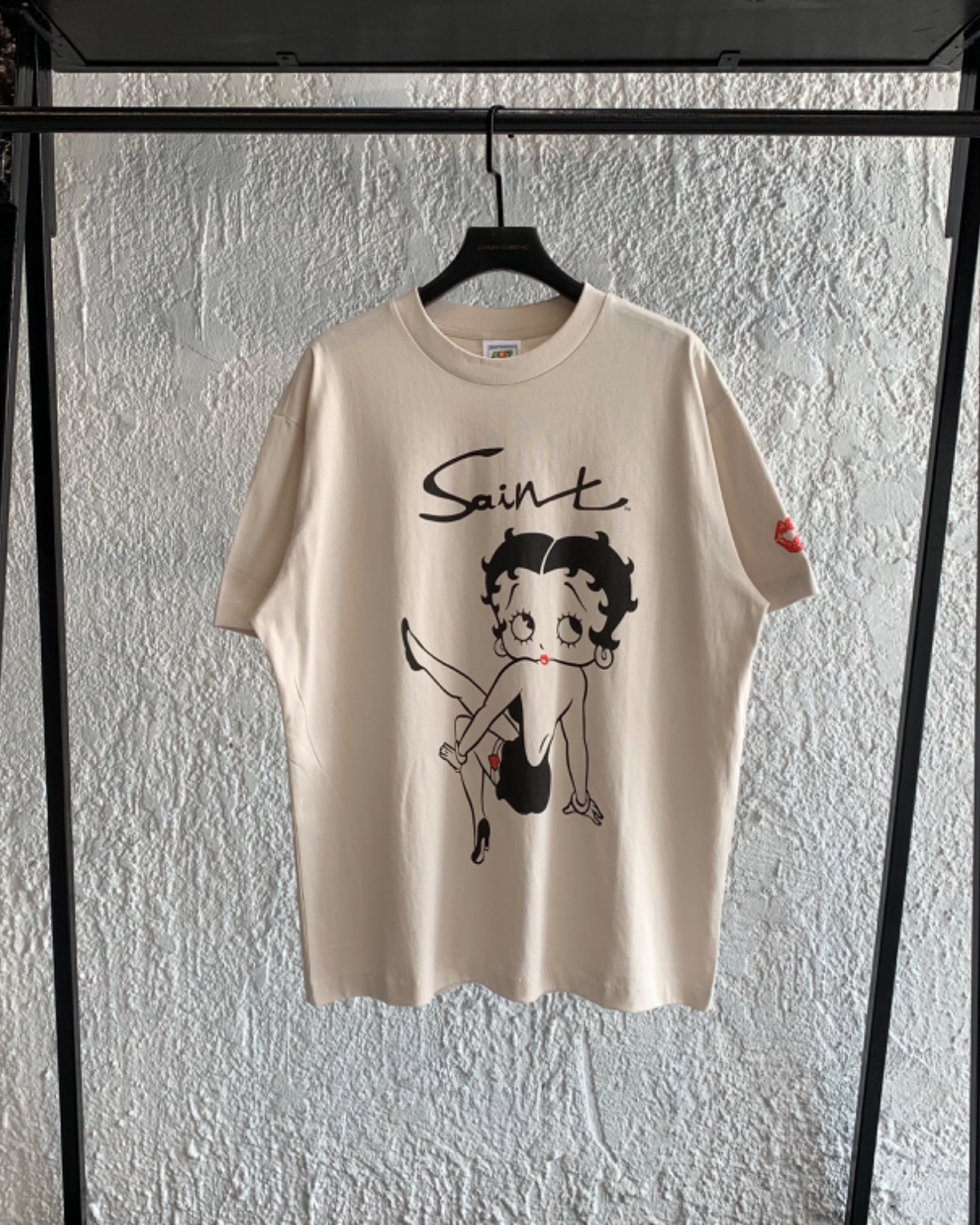 lc-65bb4bc4d6b291f6b8875e7bbc24ced3.jpg Saint lip short sleeve t-shirt - Image 1