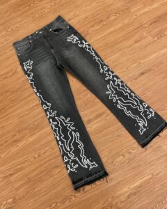 Reputation embroidered Jean