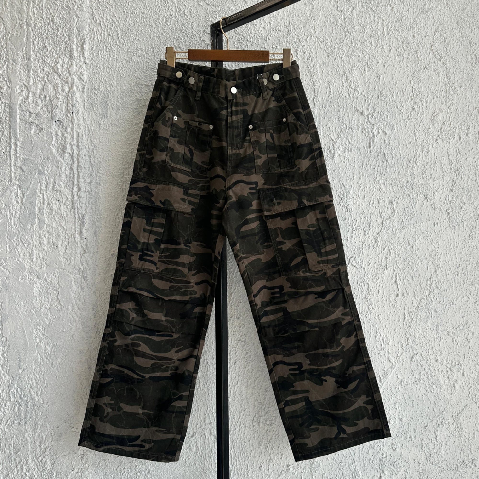 lc-94eb3604ebad2dbf5df96ee6cf4a3738.jpg LC camouflage cargo pant - Image 1