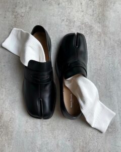 MAISON MARGIELA SPLIT-TOE LOAFERS - Image 2