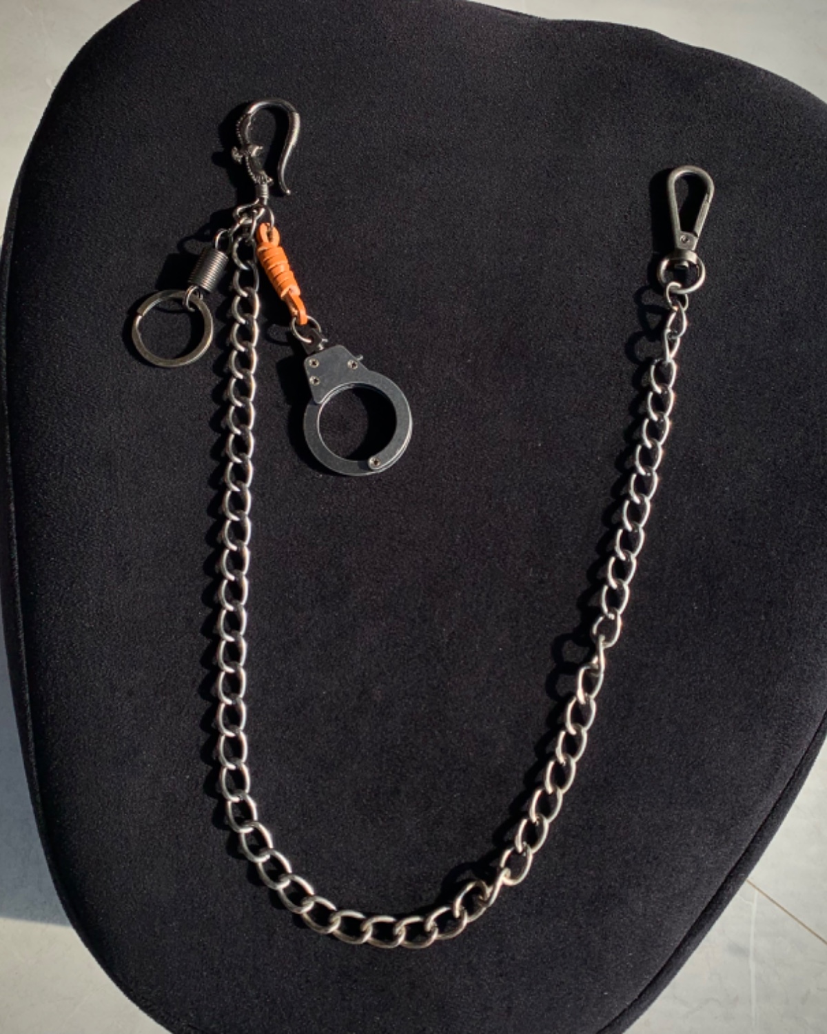lc-9f90bc53067aeb1dfaf5498ee865767e.jpg LC bat handcuff side chain - Image 1