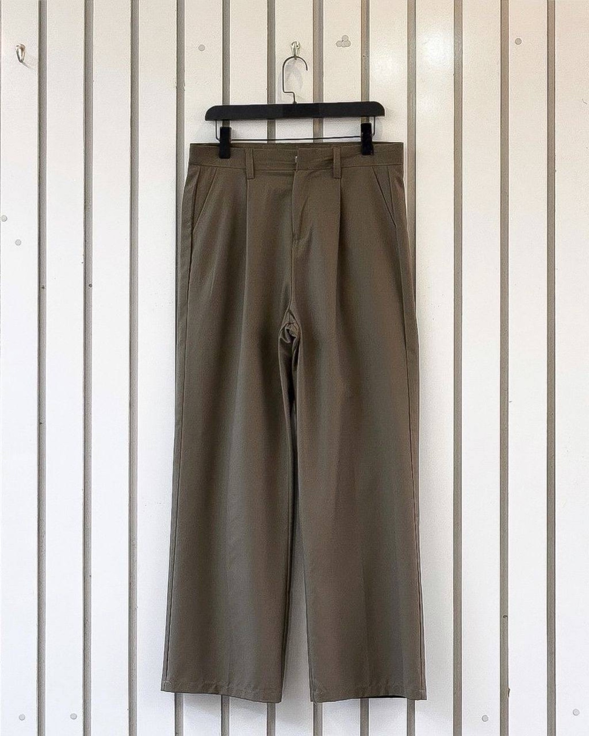 lc-cd39f25dfe8b1686052c0fc5794bbbce.jpg High quality plain pleated pants - Image 1
