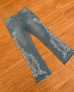 Reputation embroidered Jean - Image 3